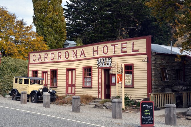Arrowtown and Wanaka Highlights Tour from Queenstown - Meeting point and getting on the bus without stress