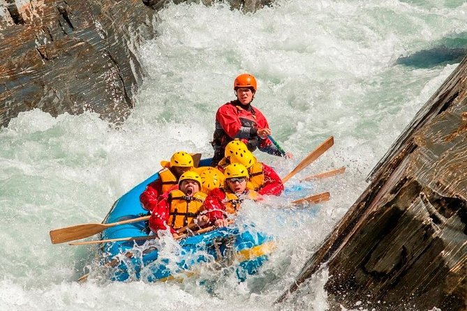 Queenstown Kawarau River Rafting and Jet Boat - Optional cliff/rock jumping: when to say yes