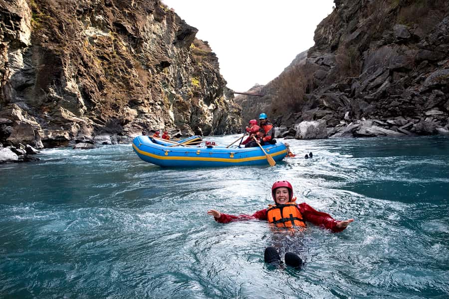 Queenstown: Kawarau River Rafting and Jet Boat Ride - On the Kawarau (aka the River Anduin): 8 km of rapids and river time
