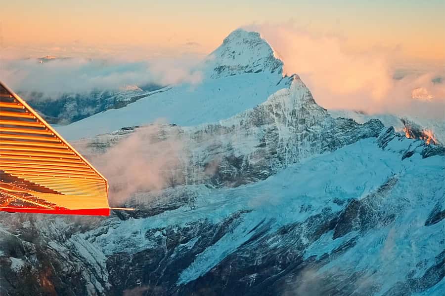 Queenstown: Sunrise Glacier Scenic Flight - Sunbreak over Mt. Aspiring: Passchendaele Icefall and Bonar Glacier
